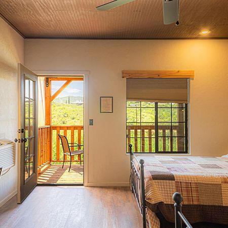 Miners Cabins #1 - Two Double Beds And Private Balcony 图姆斯顿 外观 照片