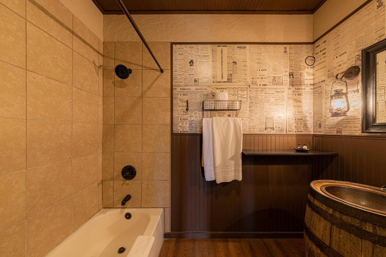 Miners Cabins #1 - Two Double Beds And Private Balcony 图姆斯顿 外观 照片