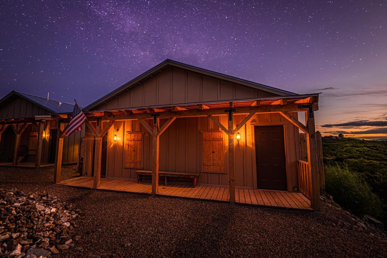 Miners Cabins #1 - Two Double Beds And Private Balcony 图姆斯顿 外观 照片
