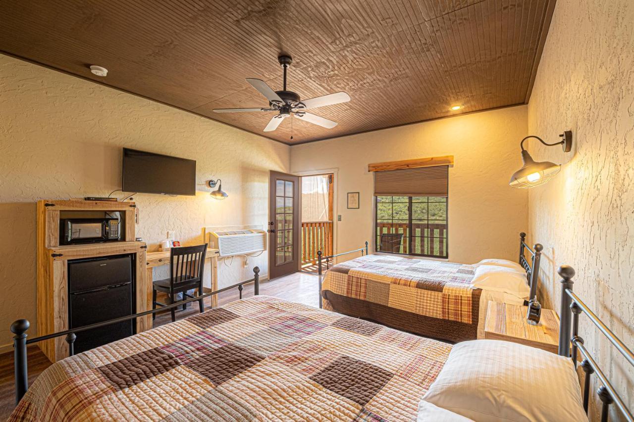 Miners Cabins #1 - Two Double Beds And Private Balcony 图姆斯顿 外观 照片