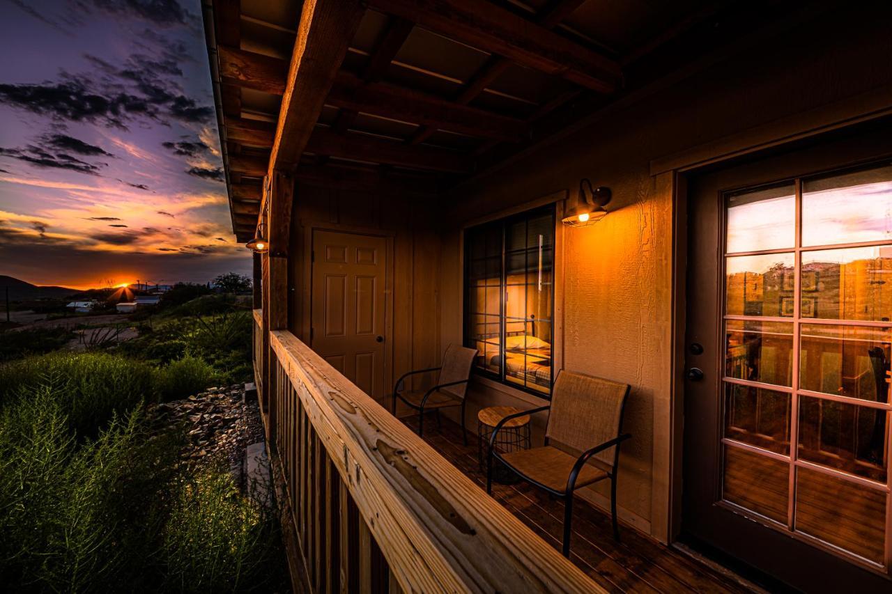 Miners Cabins #1 - Two Double Beds And Private Balcony 图姆斯顿 外观 照片