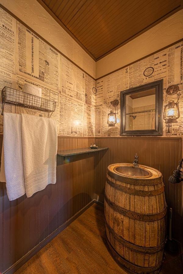 Miners Cabins #1 - Two Double Beds And Private Balcony 图姆斯顿 外观 照片