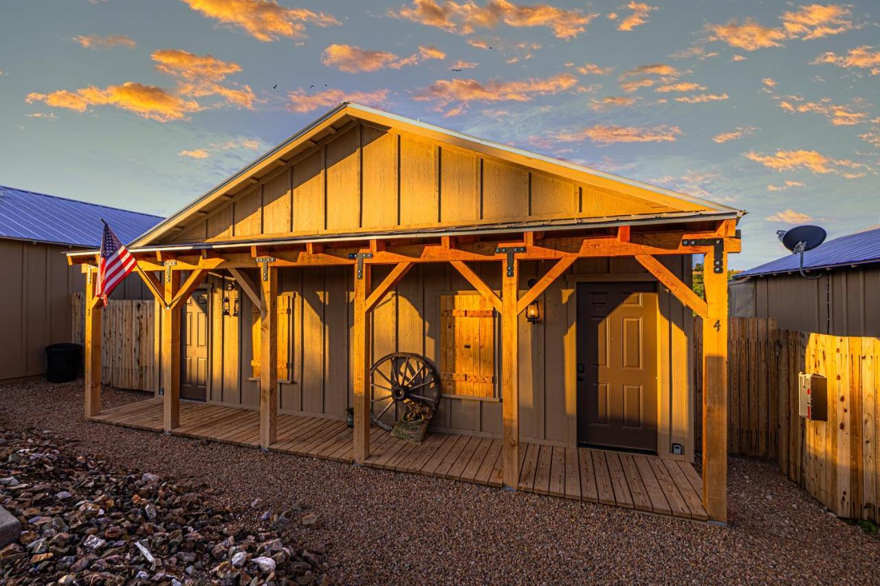 Miners Cabins #1 - Two Double Beds And Private Balcony 图姆斯顿 外观 照片