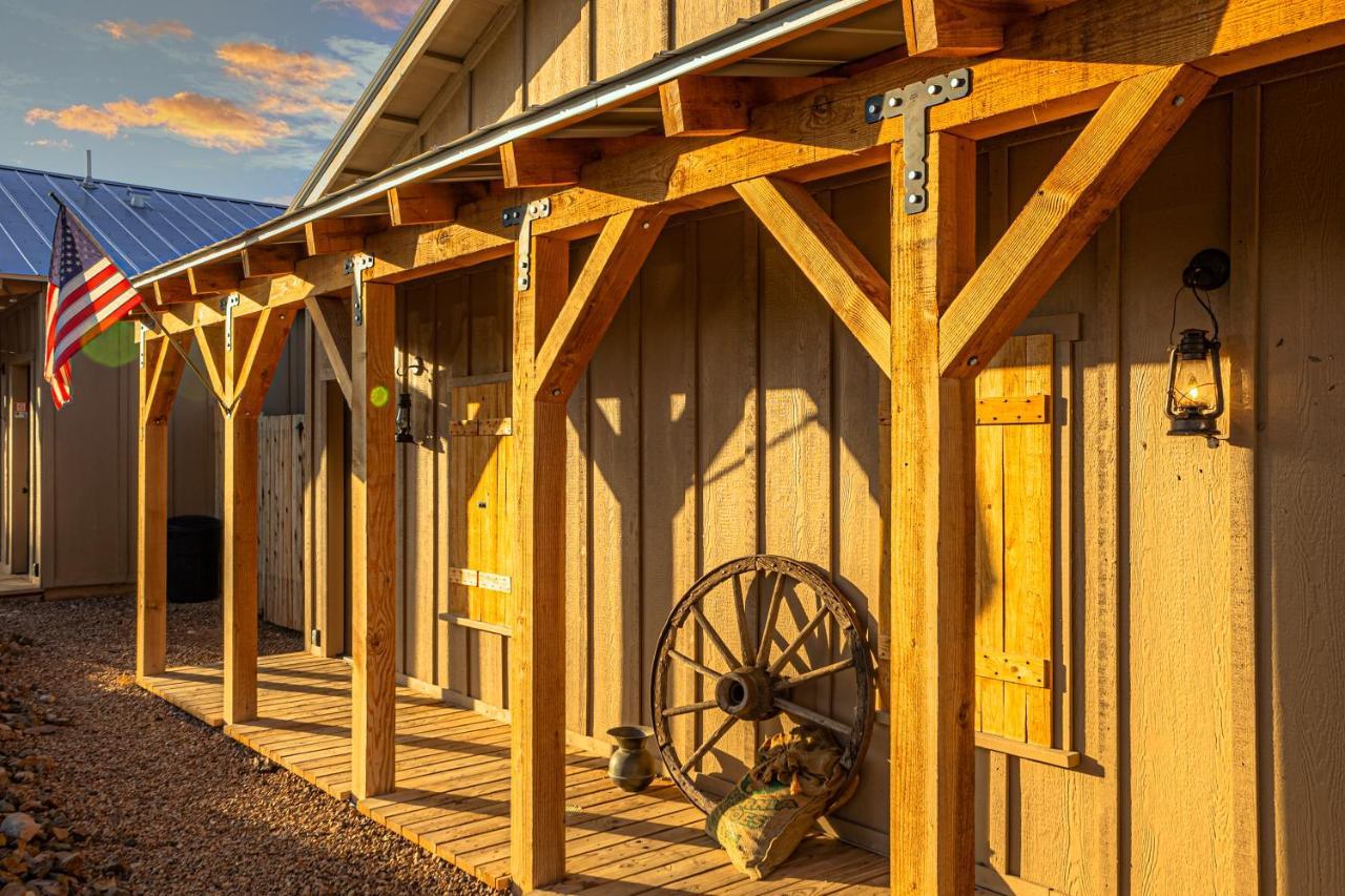 Miners Cabins #1 - Two Double Beds And Private Balcony 图姆斯顿 外观 照片